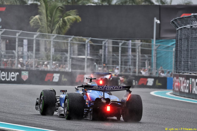 Алекс Элбон