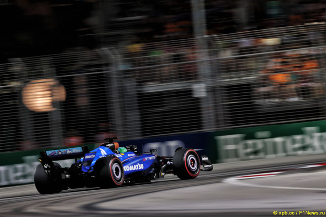 Алекс Элбон