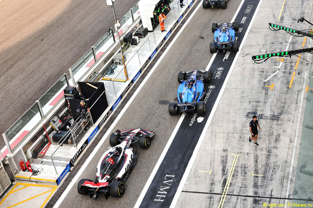 Момент небезопасного выпуска на пит-лейн Алекса Элбона перед Эстебаном Оконом