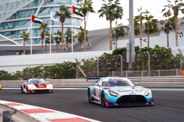 Mercedes команды CapitalRT на трассе в Абу-Даби, фото пресс-службы команды