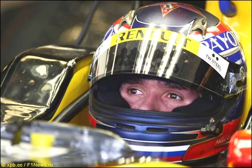 Михаил Алёшин ан тестах в Абу-Даби