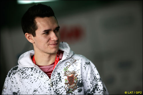 Михаил Алешин в боксах команды Carlin