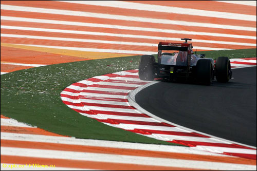 Себастьен Буэми на трассе Гран При Индии