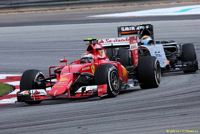 Кими Райкконен ведёт борьбу на трассе Гран При Малайзии