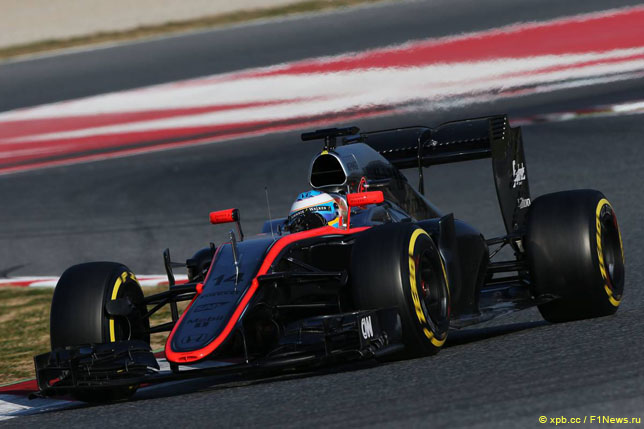 Фернандо Алонсо на тестах в Барселоне