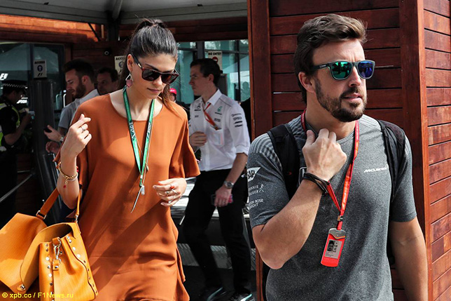 Фернандо Алонсо и его подруга Линда Морселли на Гран При Австралии