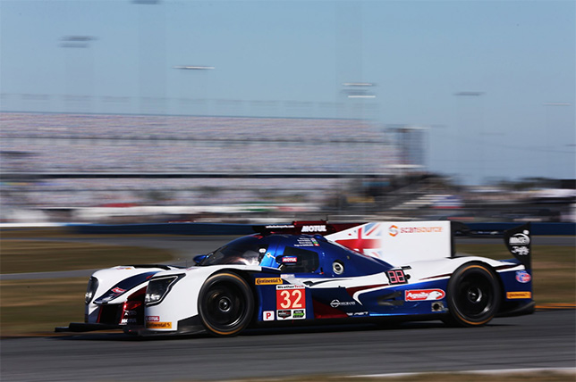 Машина команды United Autosports на трассе в Дайтоне