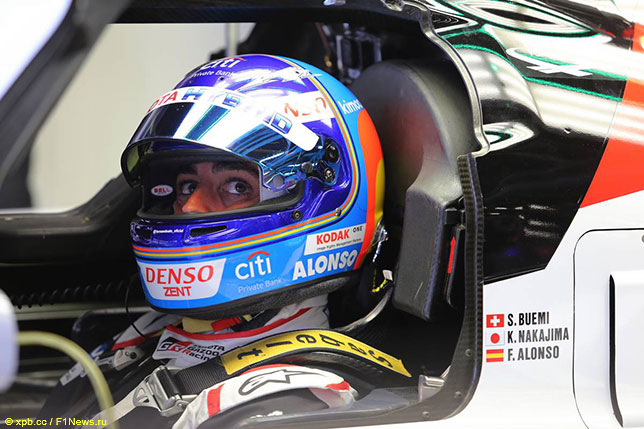 Фернандо Алонсо за рулём спортпрототипа Toyota в Сильверстоуне