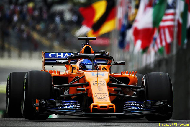 Фернандо Алонсо во время тренировки в Сан-Паулу