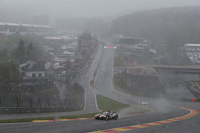 Экипаж Toyota №8 на трассе в Спа