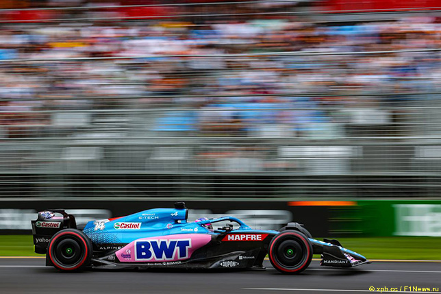 Фернандо Алонсо на трассе в Мельбурне