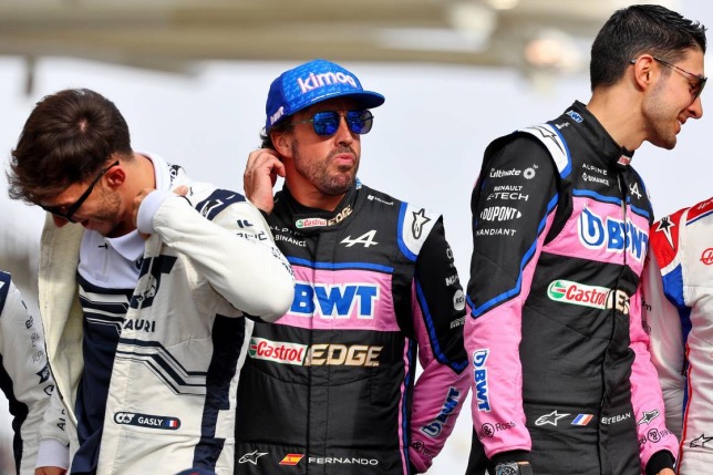 На снимке справа налево Эстебан Окон, Фернандо Алонсо и Пьер Гасли, фото XPB