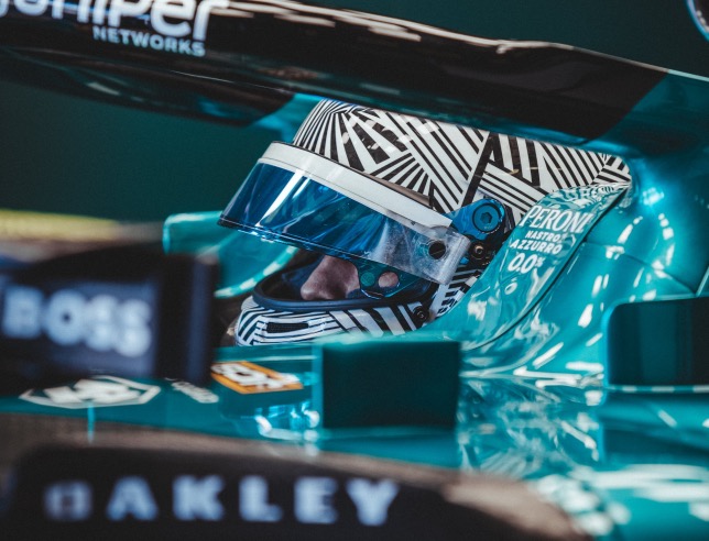 Фернандо Алонсо на шинных тестах в Хересе, фото пресс-службы Aston Martin