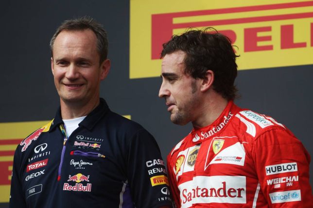 Пол Монаган и Фернандо Алонсо на подиуме в Венгрии в 2014 году, фото XPB