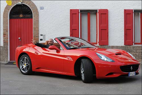 Эрос Рамазотти и Фернандо Алонсо во время съемок рекламного ролика