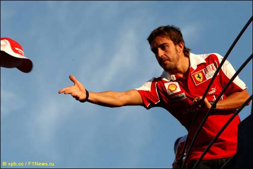 Фернандо Алонсо на подиуме в Монце