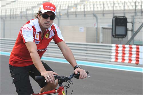 Среда. Фернандо Алонсо на трассе