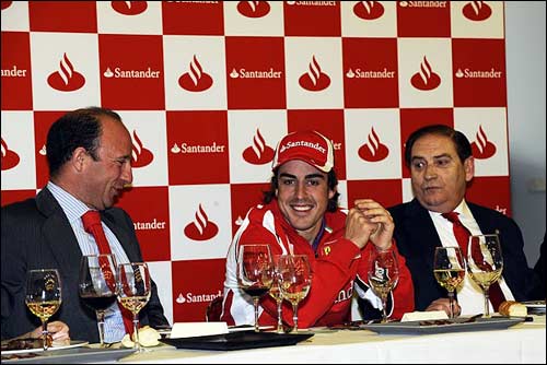 Фернандо Алонсо на пресс-конференции Santander