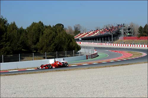 Фернандо Алонсо за рулем Ferrari F2012 на тестах в Барселоне