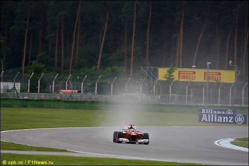 Фернандо Алонсо на трассе в Хоккенхайме