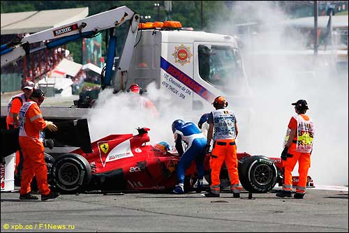 Машина Алонсо после аварии