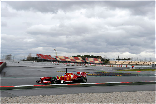 Фернандо Алонсо на тестах в Барселоне