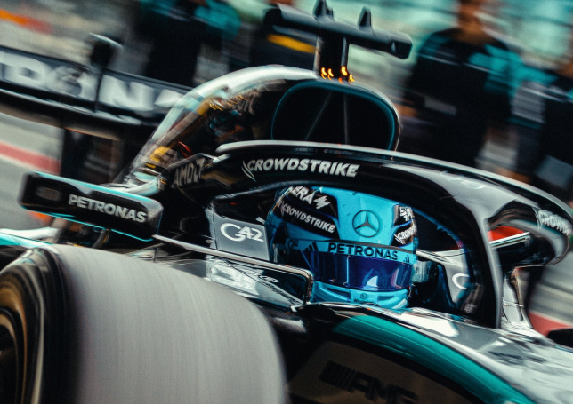 Джордж Расселл за рулём Mercedes W17 на тестах в Барселоне, фото пресс-службы Mercedes