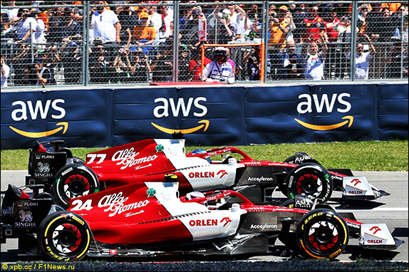 Валтьери Боттас и Гуаньюй Чжоу