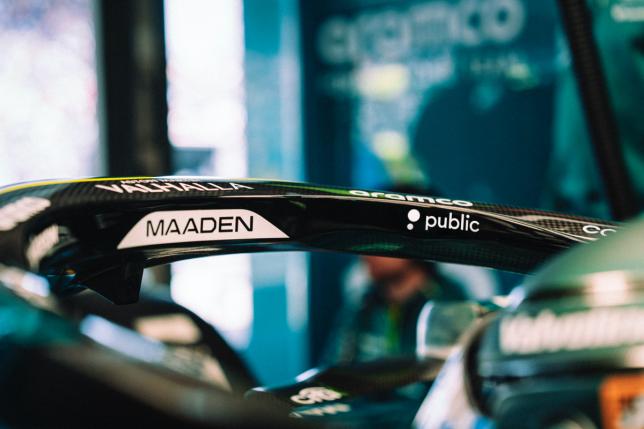 Логотип Public на Halo AMR25, фото Aston Martin F1
