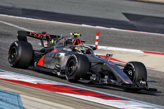 Машина Audi R26 на тестах в Бахрейне, фото XPB