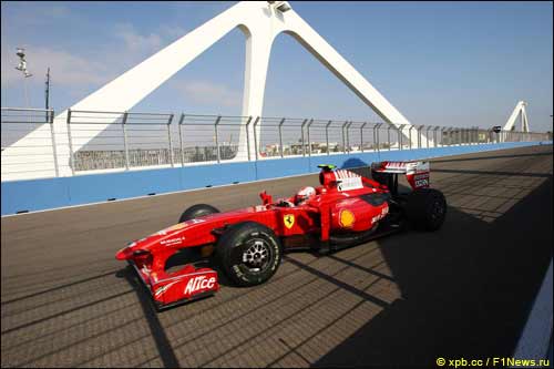 Кими Райкконен на трассе в Валенсии