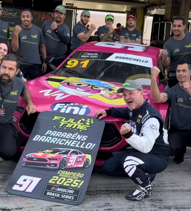 Рубенс Баррикелло и его команда Full Time Sports, фото из социальных сетей