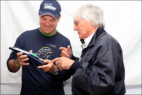 Спа. Четверг. Рубенс Баррикелло и Берни Экклстоун