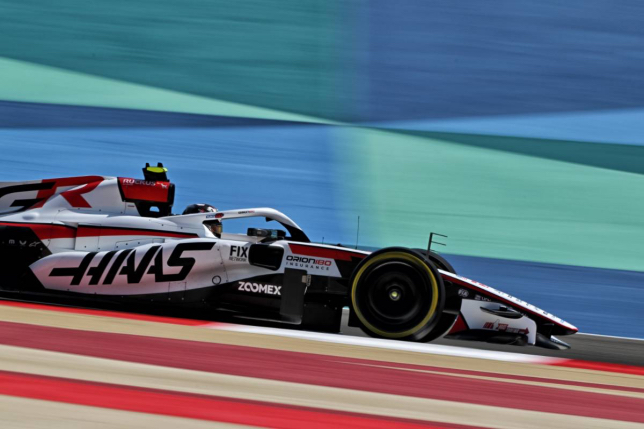 Оливер Берман за рулём VF-26 на тестах в Бахрейне, фото XPB