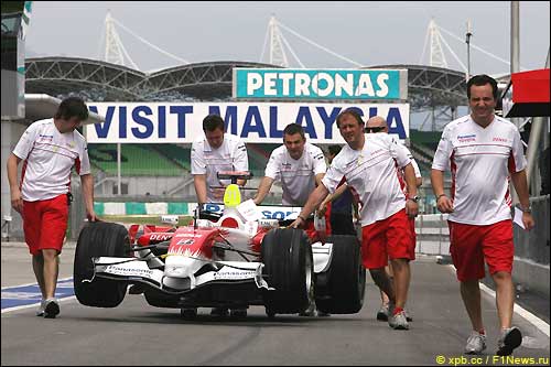 Четверг. Гран При Малайзии. Toyota