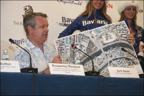 Владимир Макаров представляет проект городской трассы