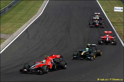 Пилоты Virgin Racing на трассе Гран При Венгрии