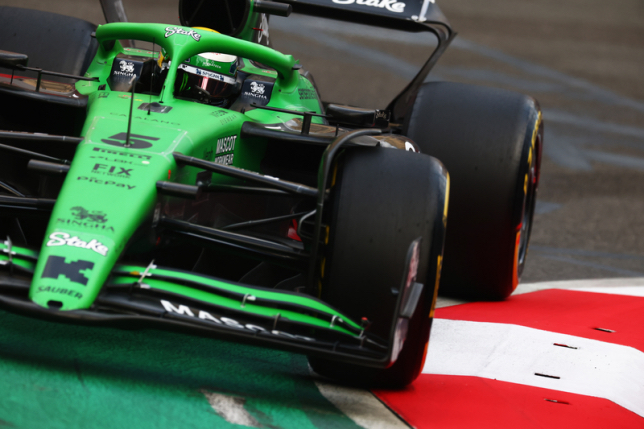 Габриэль Бортолето за рулём Sauber C45 на трассе в Баку, фото пресс-службы команды