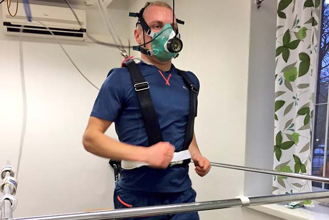 Валттери Боттас на беговой дорожке