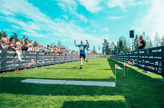 Валттери Боттас на финише своего дуатлона