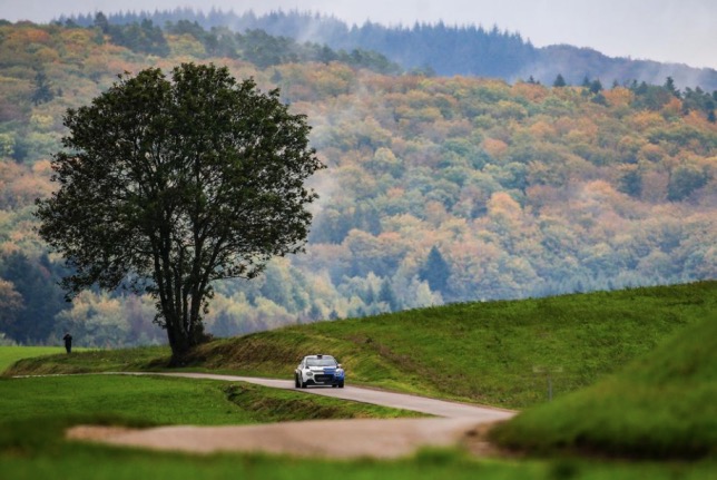 Валттери Боттас тренируется во Франции за рулём раллийного Citroen C3R5, фото из Twitter гонщика