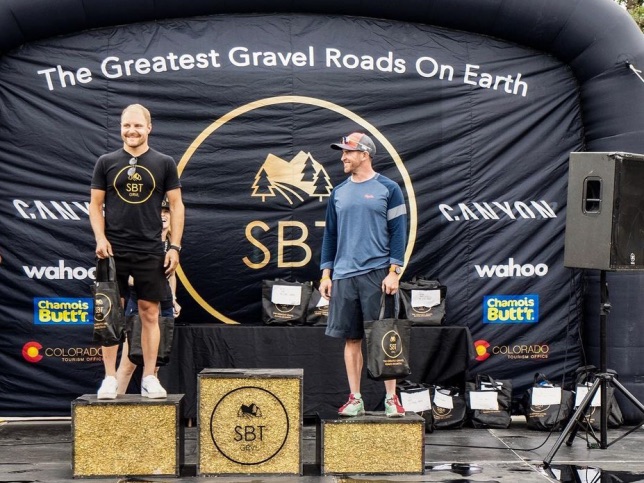 Валттери Боттас на подиуме после велогонки в Колорадо, фото из Instagram гонщика