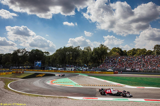 Валттери Боттас на трассе в Монце