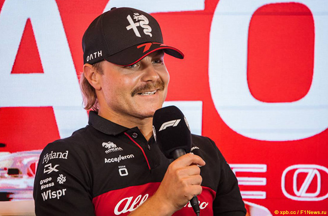 Валттери Боттас на пресс-конференции в Монако