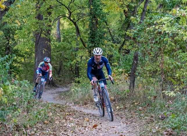 Валттери Боттас и его подруга на дистанции велогонки в Канзасе, фото из социальных сетей