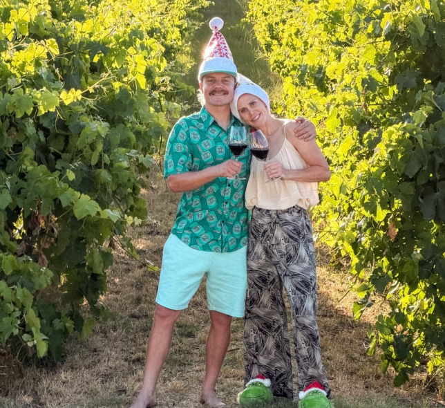 Валттери Боттас и Тиффани Кромвелл на территории своих виноградников, фото из социальных сетей