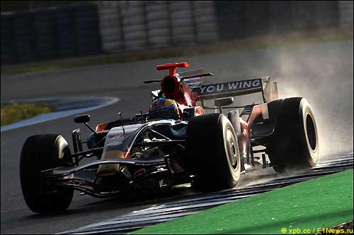 Себастьен Бурдэ на тестах в Хересе, декабрь 2008 г.