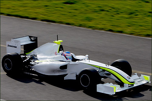 Новая машина BGP 001 во время обкатки в Сильверстоуне