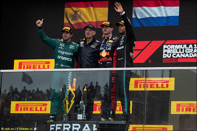 Эдриан Ньюи и гонщики на подиуме Гран При Канады