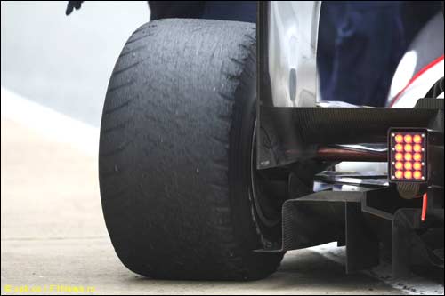 Изношенные шины Bridgestone